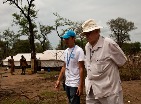 Martti Ahtisaari at Yusuf Batil refugee camp in South Sudan