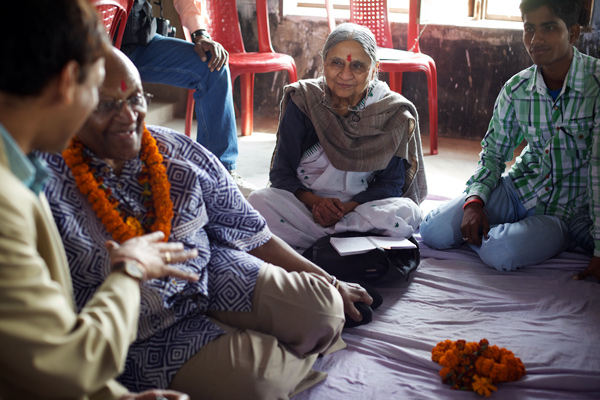 Desmond Tutu and Ela Bhatt with young people participating in a campaign to stop child marriage in Bihar, India