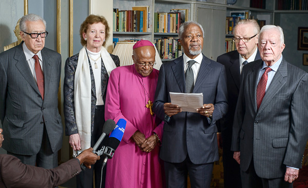 Kofi Annan giving a statement to the press on behalf of The Elders in tribute to Nelson Mandela