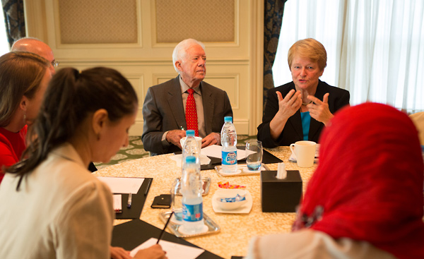 Gro Harlem Brundtland and Jimmy Carter meeting with members of Egyptian civil society