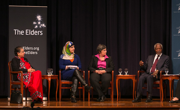 Hina Jilani, Manal Omar, Jessica Neuwirth and Kofi Annan