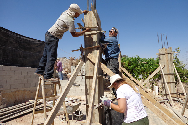 ICAHD camp rebuilding Palestinian homes