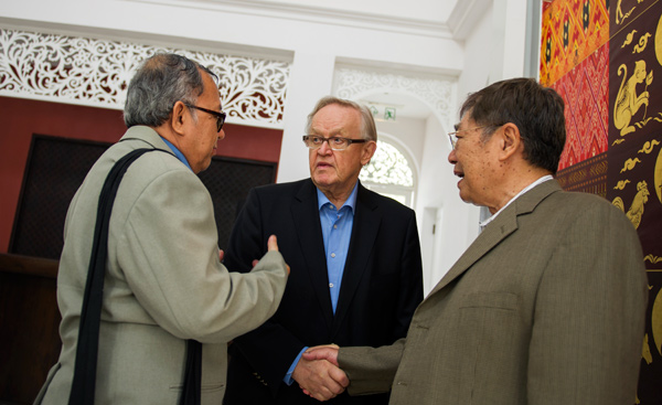 Martti Ahtisaari meets representatives of the United Nationalities Federal Council