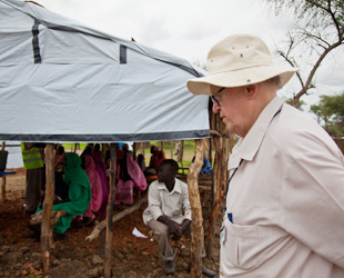 Martti Ahtisaari at Yusuf Batil refugee camp