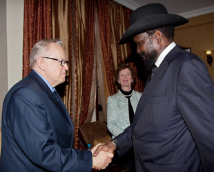 Martti Ahtisaari with President Salva Kiir