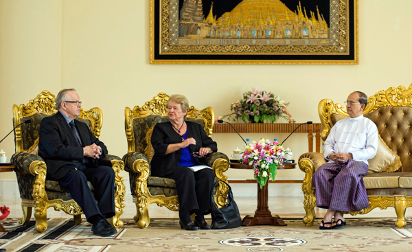 Martti Ahtisaari and Gro Harlem Brundtland meet with President U Thein Sein.